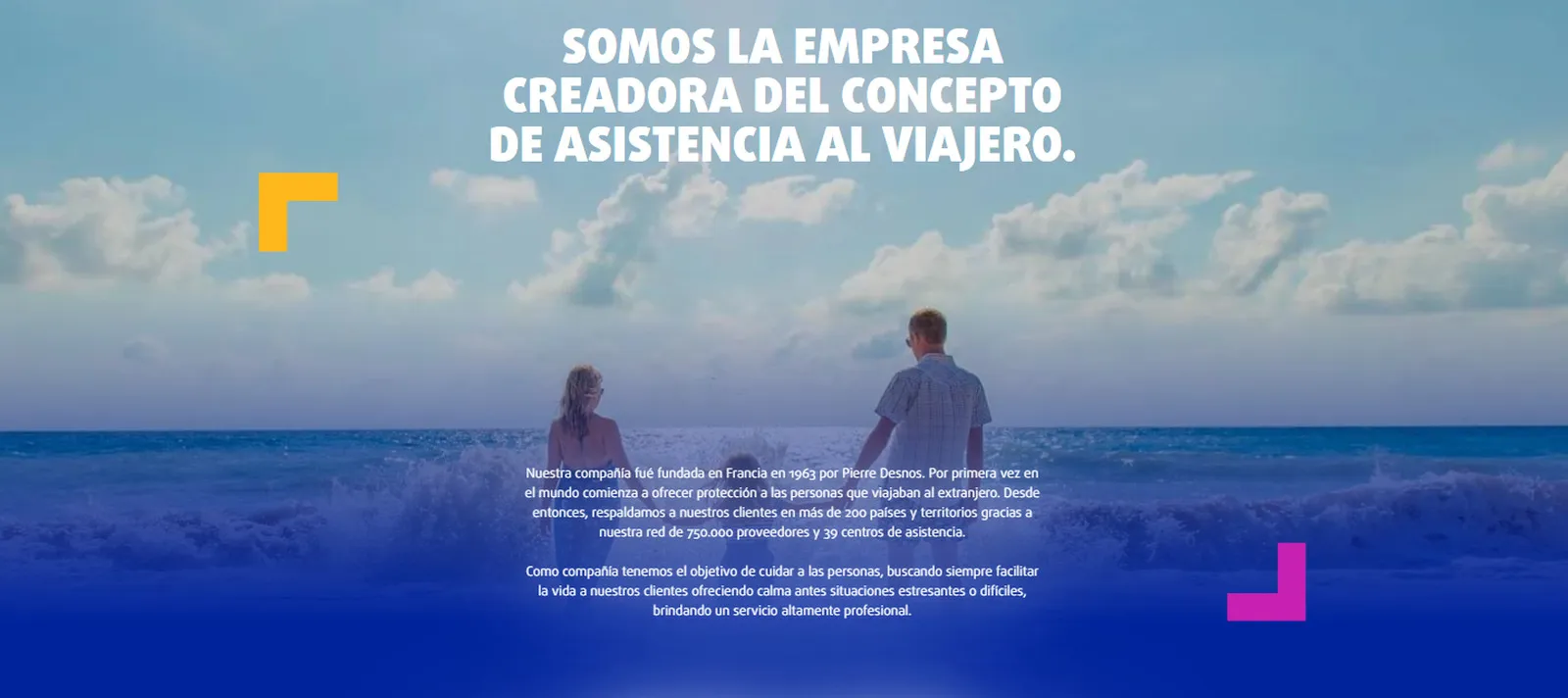 Sección institucional de la home de Europ Assistance Argentina: el titular «Somos la empresa creadora del concepto de asistencia al viajero» sobre la foto de una familia entrando al mar, con las escuadras amarilla y magenta de la marca.